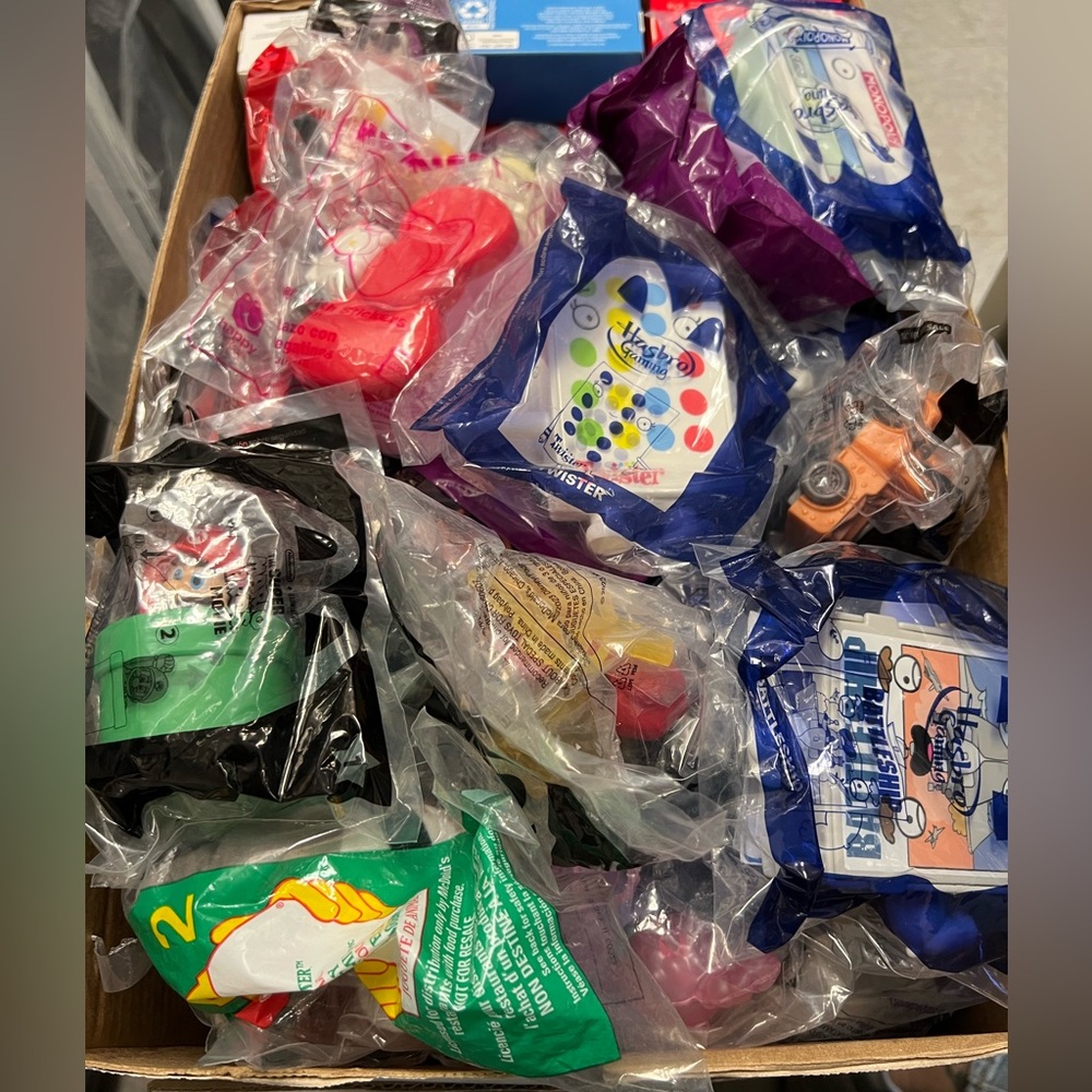 Mystery bundle of 10 kids meal toys